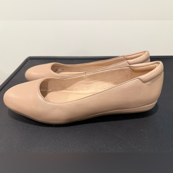 Kelly & Katie Eryn Wedge Tan Nude Ballet Flats Minimalist Office Business Casual - Picture 11 of 12